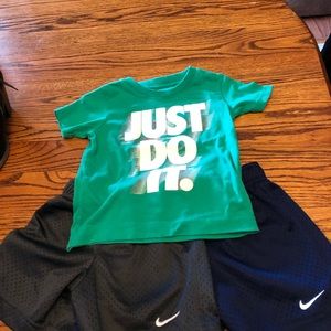 Toddler boy Nike shorts/t shirt-3 piece set